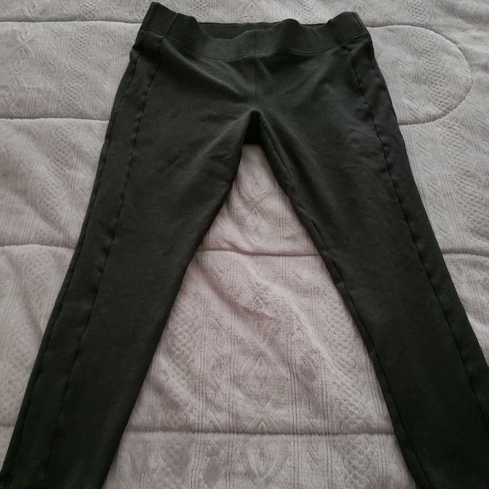 ❤Loft Capris - Picture 2 of 9